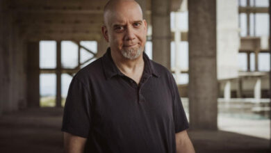 Paul Giamatti en el set de la segunda temporada de 30 monedas Copyright © 2022 HBO Nordic AB. Todos los derechos reservados. Fotógrafo Manolo Pavon