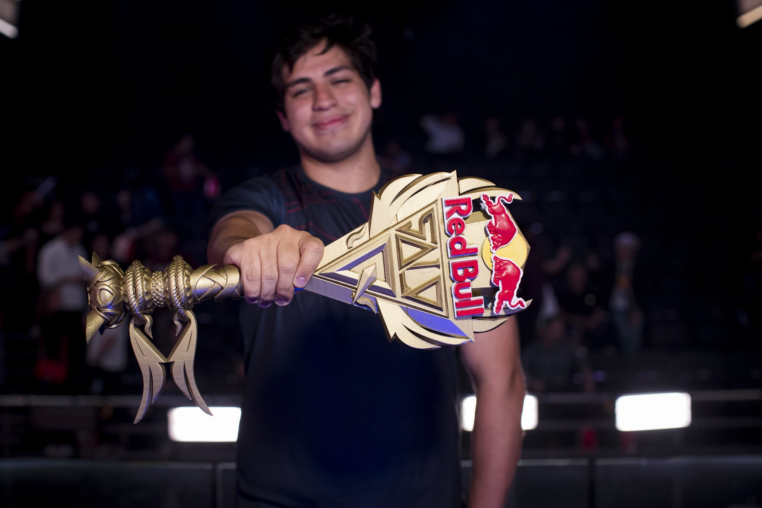 Mexicano Loers, campeón regional del Red Bull Solo Q en CDMX