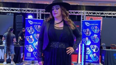 Marcela posando durante una de las convenciones de música grupera en la cual ella participó.