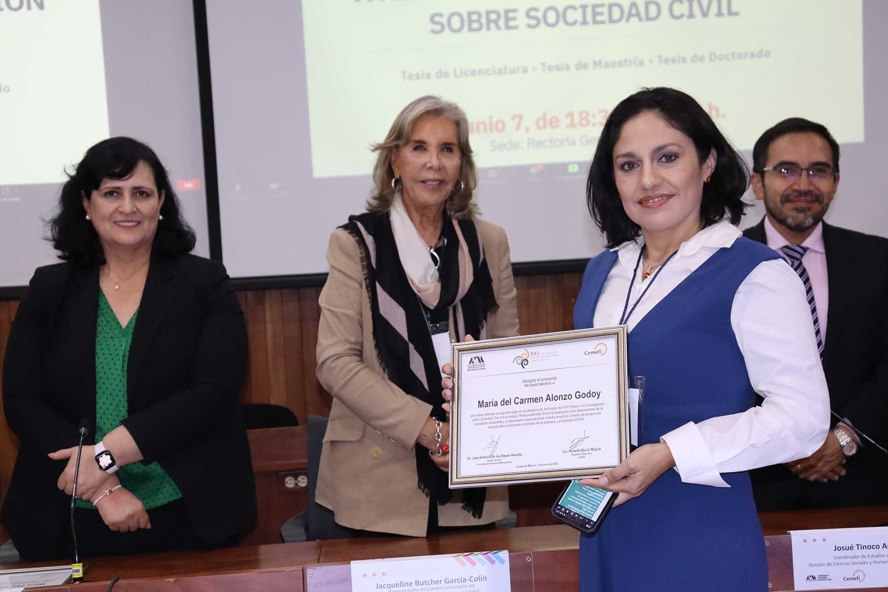 Dra. María del Carmen Alonzo Godoy obtuvo el segundo lugar en el “Premio a la Investigación sobre Sociedad Civil 2023”, que entrega el Centro Mexicano para la Filantropía (Cemefi).